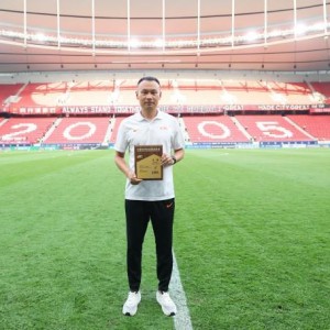 里程碑，裁判员王竞完成个人第100场中超联赛执法